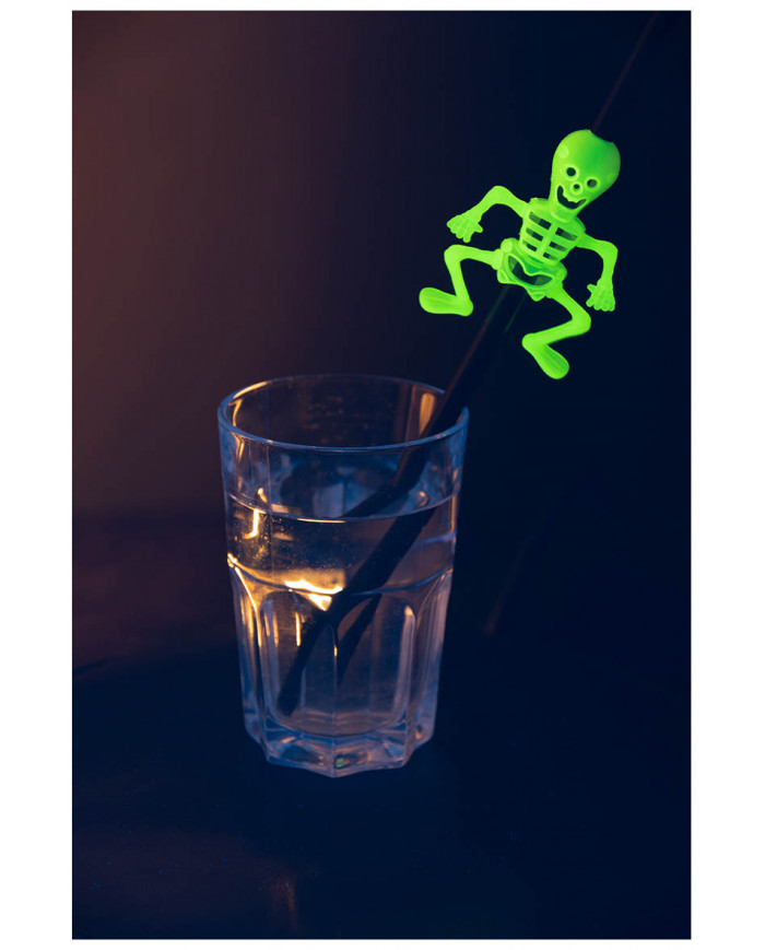 5 pailles en papier avec squelettes G.I.D. (GLOW IN THE DARK) dans une pochette avec carte d’en-tête