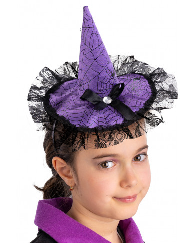 Violettes Hütchen aus Strechsatin mit Schleife und Spitze mit Haarreif mit Aufhänger