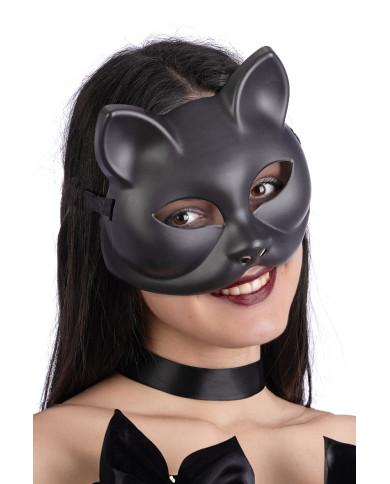 Schwarze Katzenmaske aus Plastik auf Pappkarton