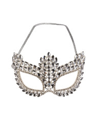 Kostbare Maske mit Schmucksteinen auf Pappkarton