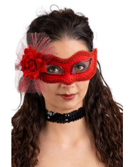 Maschera rossa con strass, fiore e tulle su cartoncino
