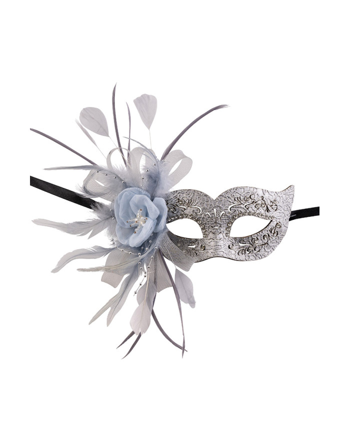 Maschera intagliata argento con strass, fiore, tulle e piume su cartoncino