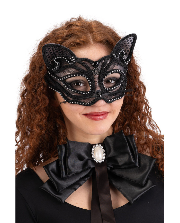 Katzenmaske aus Spitze mit Strass auf Pappkarton
