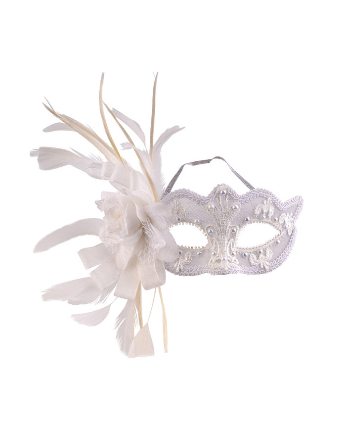 Máscara blanca de encaje con pedrería, flor, tul y plumas sobre cartoncillo Máscara blanca de encaje con pedrería, flor, tul y plumas sobre cartoncillo