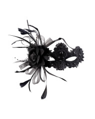 Máscara negra de encaje con pedrería, flor, tul y plumas sobre cartoncillo Máscara negra de encaje con pedrería, flor, tul y plumas sobre cartoncillo