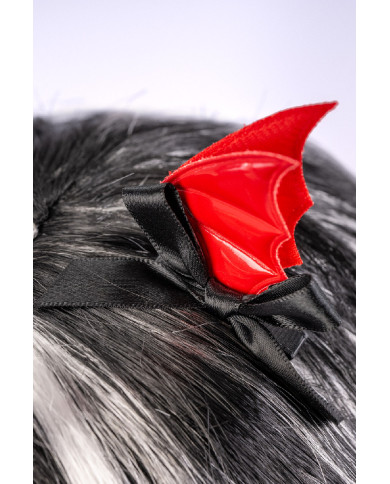 Perruque halloween avec épingles petites chauves-souris rouges, dans un sachet Perruque halloween avec épingles petites chauves-souris rouges, dans un sachet