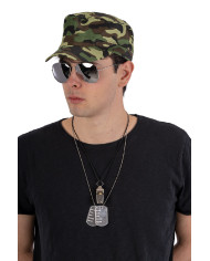 Set militare (cappello, occhiali, collana, fischietto) su cartoncino